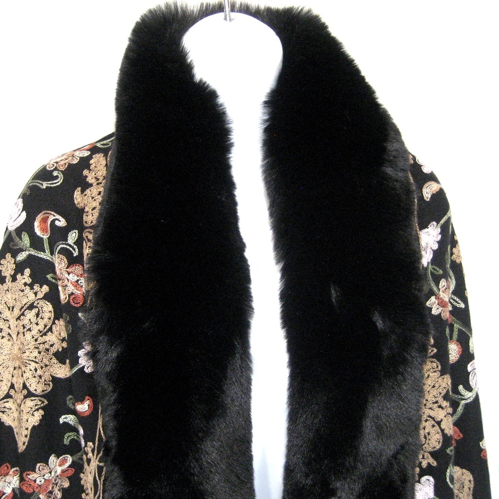 JESSICA McCLINTOCK ⚜ WOMEN'S BLACK FASHION WINTER FUR SHAWL - Picture 5 of 6